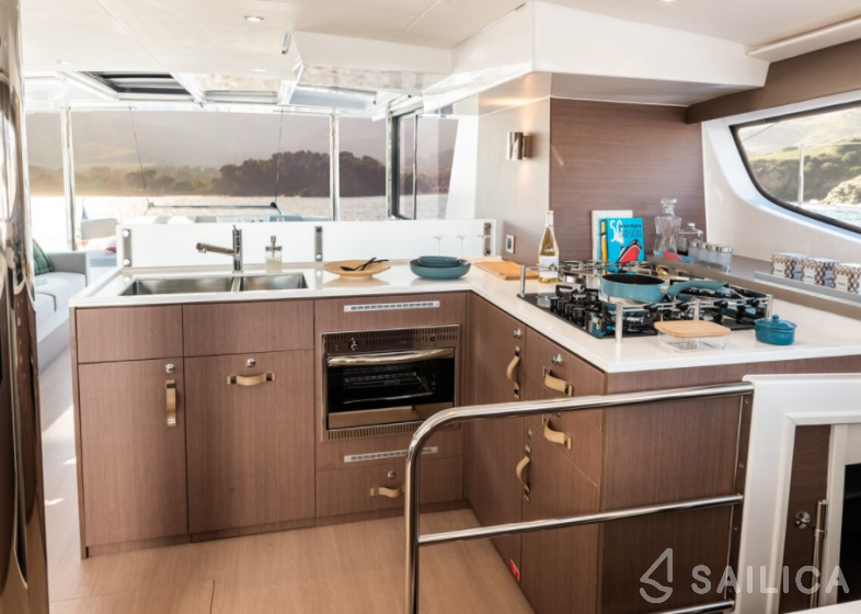 Bali 4.6 - Yacht Charter Sailica