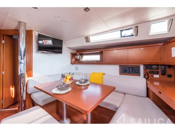 Oceanis 45 - Yacht Charter Sailica
