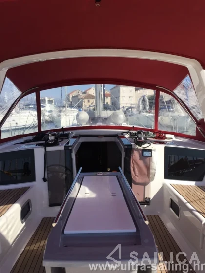 Oceanis 45 - Yacht Charter Sailica