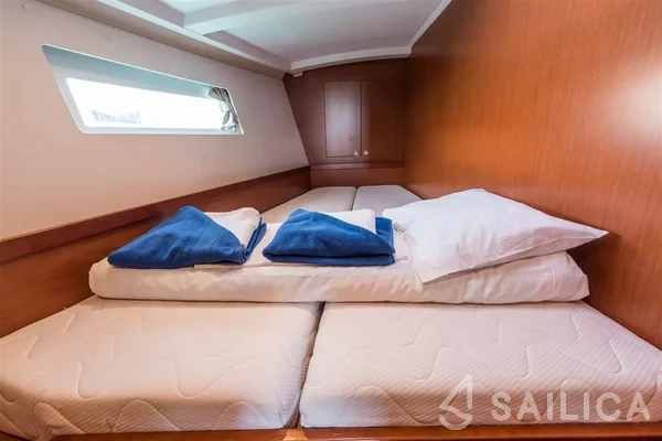Oceanis 45 - Yacht Charter Sailica