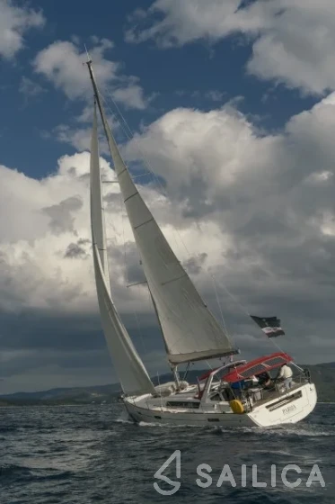 Oceanis 45 - Yacht Charter Sailica