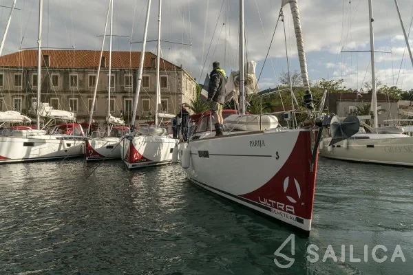 Oceanis 45 - Yacht Charter Sailica