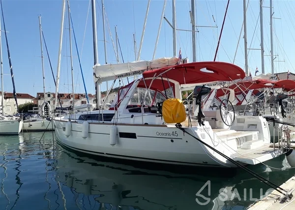 Oceanis 45 - Yacht Charter Sailica
