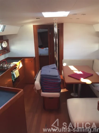 Oceanis 45 - Yacht Charter Sailica
