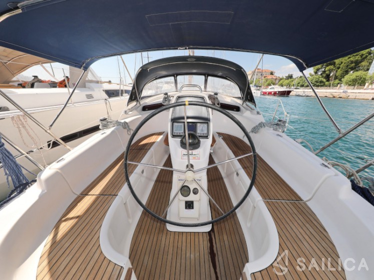 Bavaria 37 Cruiser - Yacht Charter Sailica