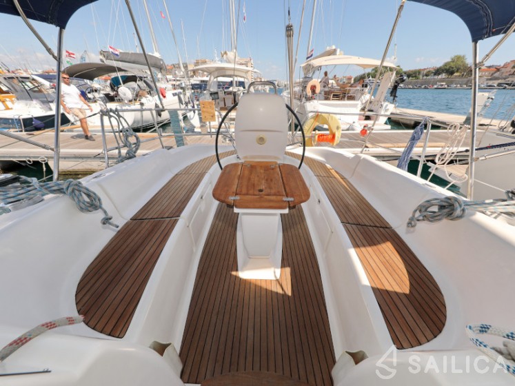 Bavaria 37 Cruiser - Yacht Charter Sailica