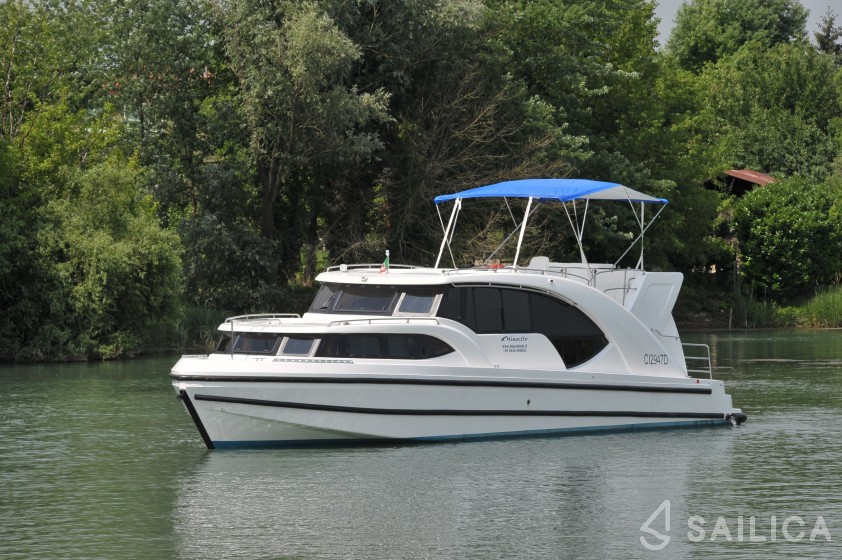 Minuetto 6+ - Yacht Charter Sailica