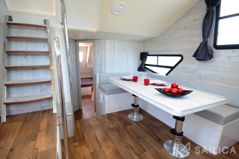 Minuetto Electric 8+ - Yacht Charter Sailica