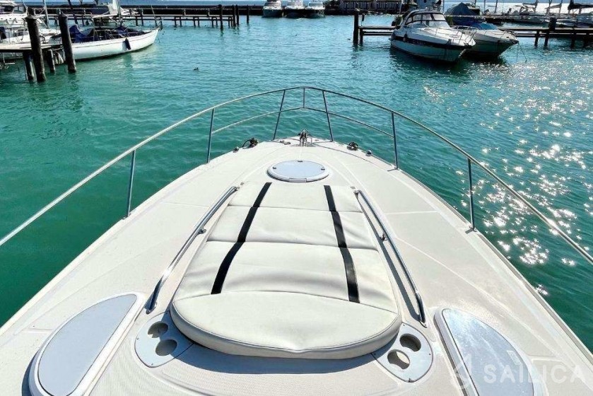 Monterey 355 - Yacht Charter Sailica