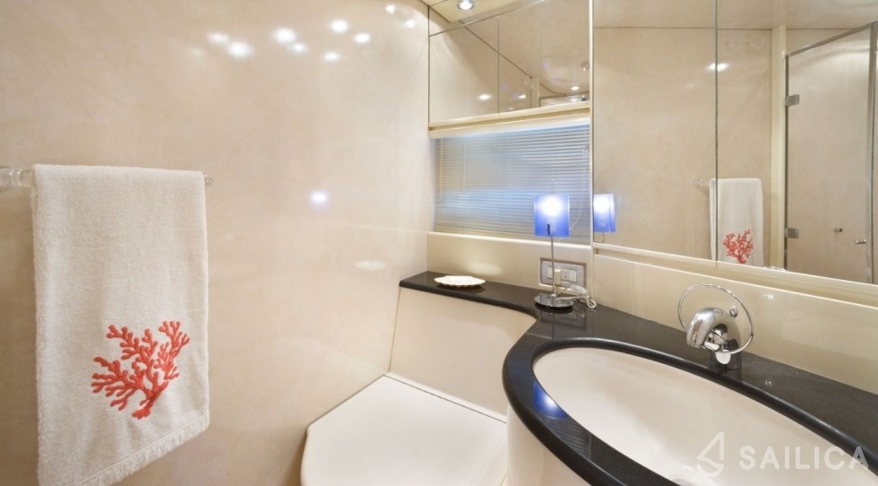Pershing 54 - Yacht Charter Sailica