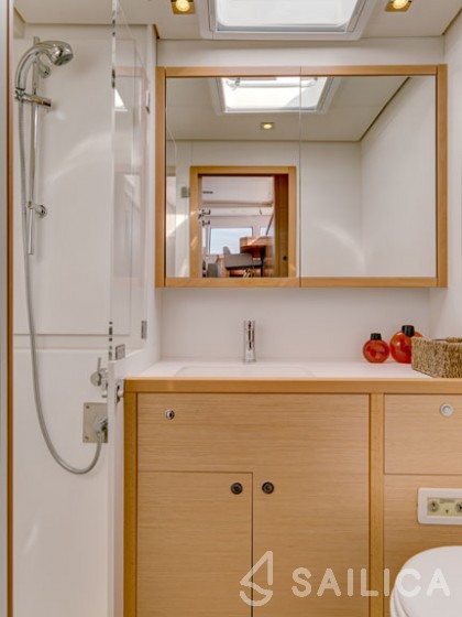 Lagoon 620 - 6 + 2 cab. - Yacht Charter Sailica
