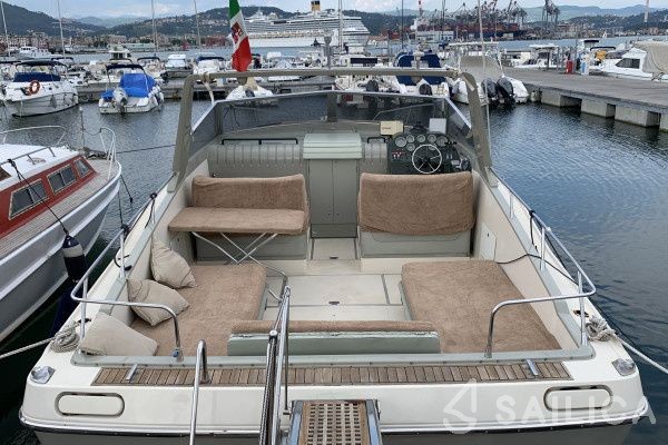 Riva Bravo 38 - Yacht Charter Sailica