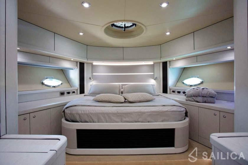 Sunseeker 82 - Yacht Charter Sailica