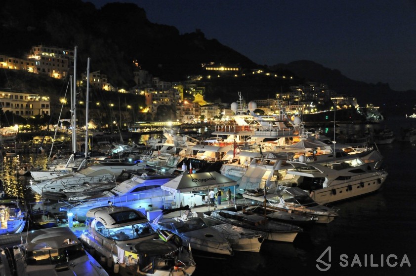 Tecnonautica Jeranto 10 - Yacht Charter Sailica