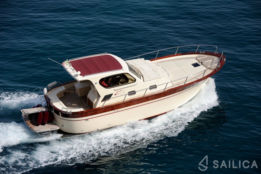 Tecnonautica Jeranto 10 - Yacht Charter Sailica