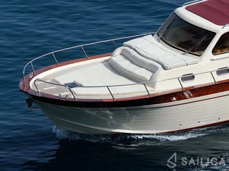 Tecnonautica Jeranto 10 - Yacht Charter Sailica