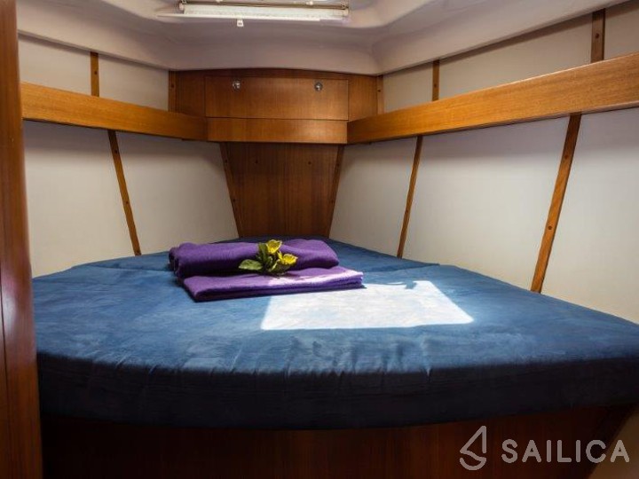 Elan 384 Impression - Yacht Charter Sailica