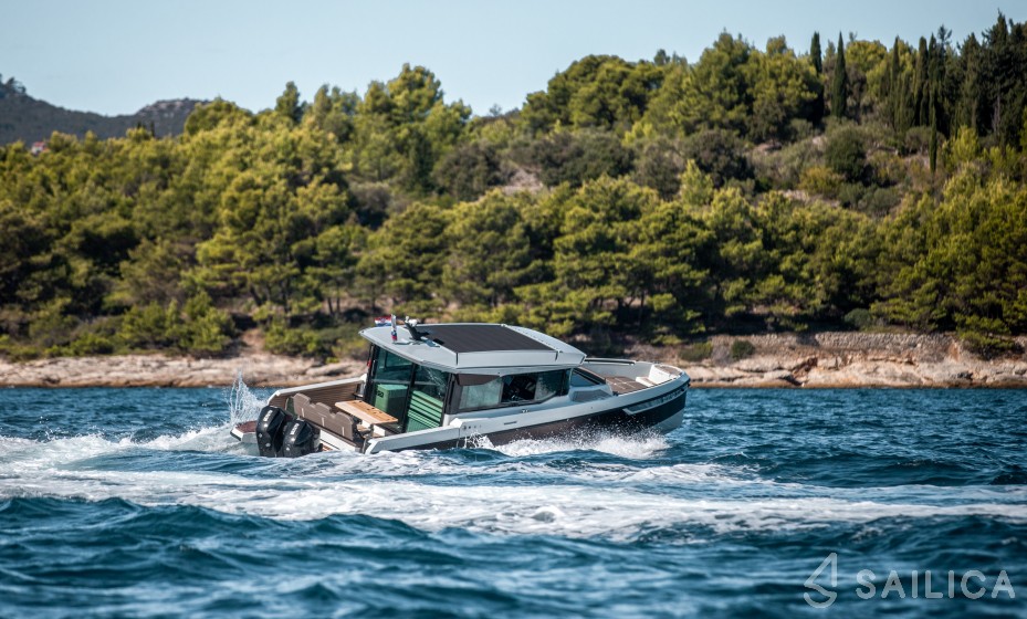 Saxdor 320 GTC - Yacht Charter Sailica