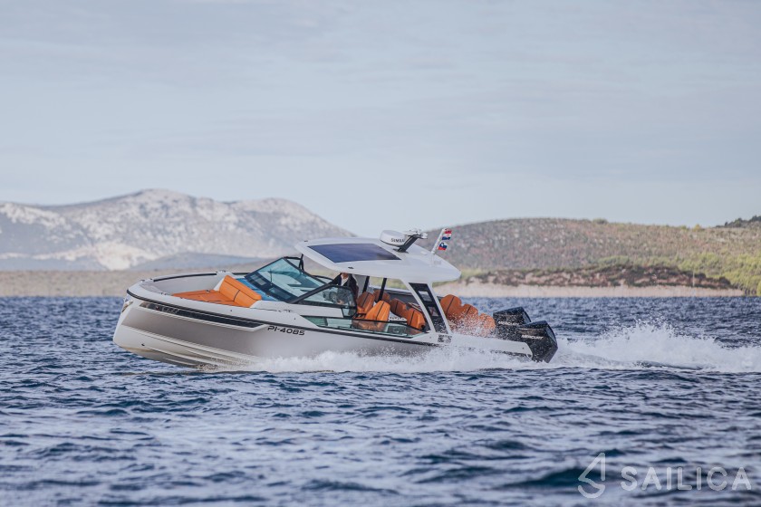Saxdor 320 GTO - Yacht Charter Sailica