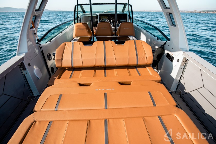 Saxdor 320 GTO - Yacht Charter Sailica