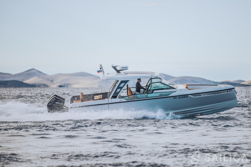 Saxdor 320 GTO - Yacht Charter Sailica