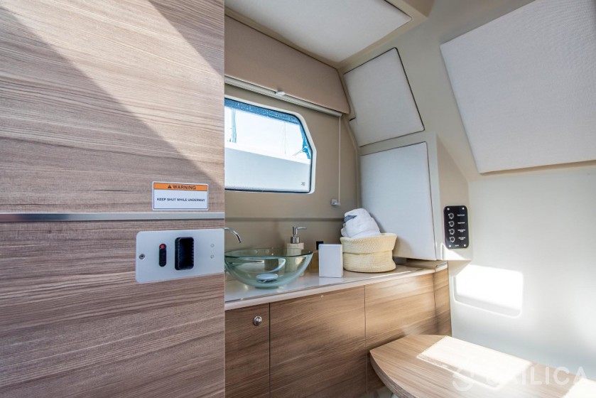 Saxdor 320 GTO - Yacht Charter Sailica