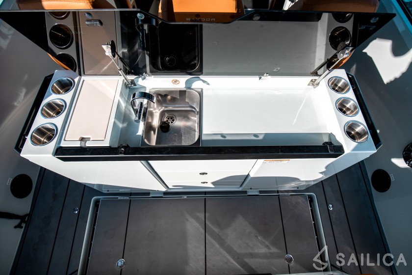 Saxdor 320 GTO - Yacht Charter Sailica