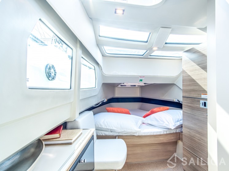 Saxdor 320 GTO - Yacht Charter Sailica