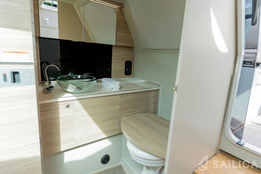 Saxdor 320 GTO - Yacht Charter Sailica