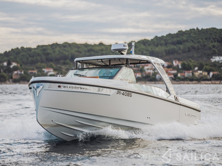 Saxdor 320 GTO - Yacht Charter Sailica