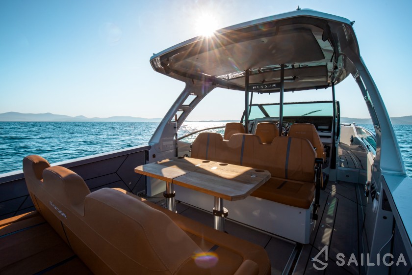 Saxdor 320 GTO - Yacht Charter Sailica