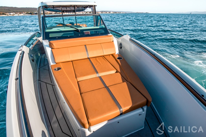 Saxdor 320 GTO - Yacht Charter Sailica