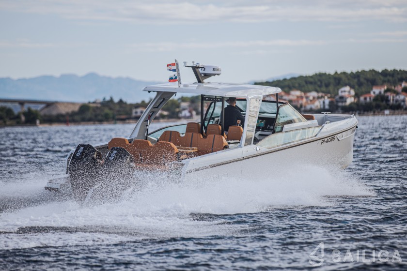 Saxdor 320 GTO - Yacht Charter Sailica