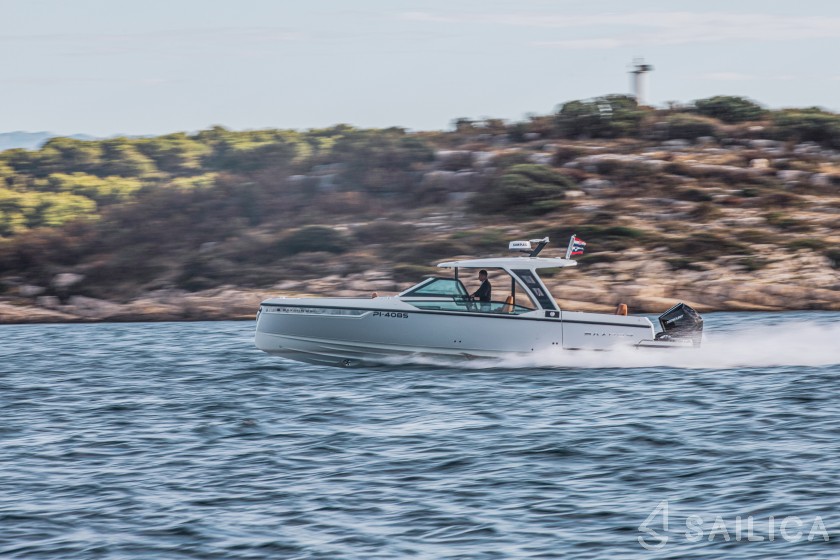 Saxdor 320 GTO - Yacht Charter Sailica