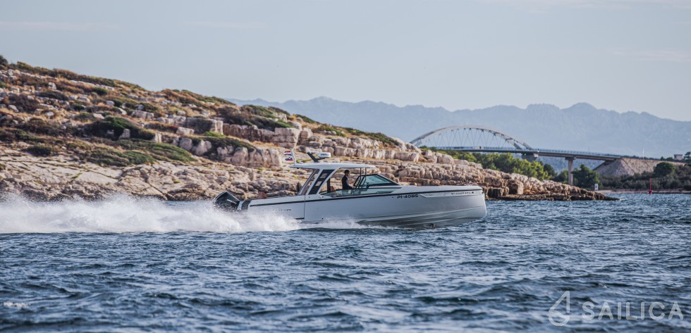 Saxdor 320 GTO - Yacht Charter Sailica