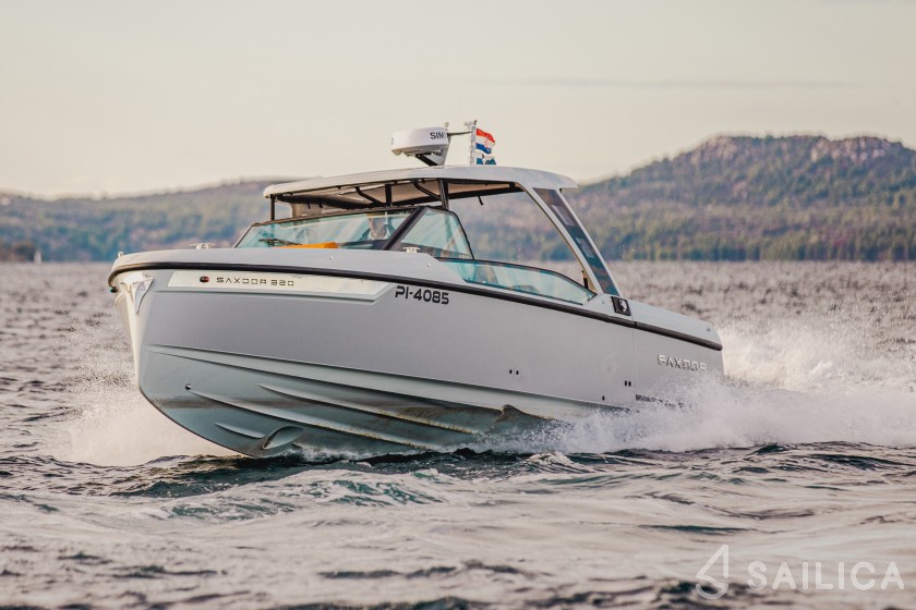 Saxdor 320 GTO - Yacht Charter Sailica