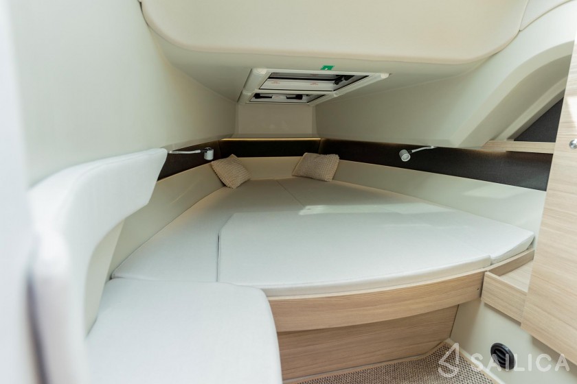 Saxdor 320 GTO - Yacht Charter Sailica