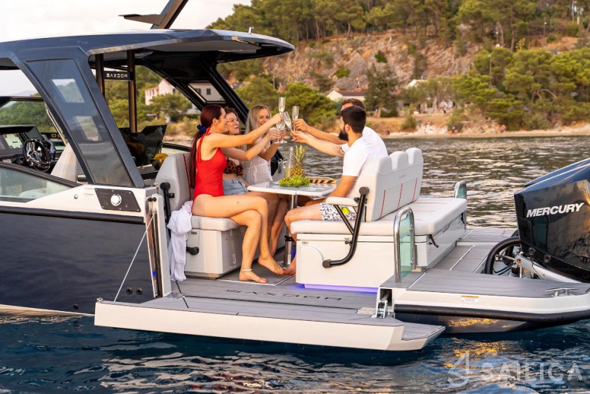 Saxdor 320 GTO - Yacht Charter Sailica