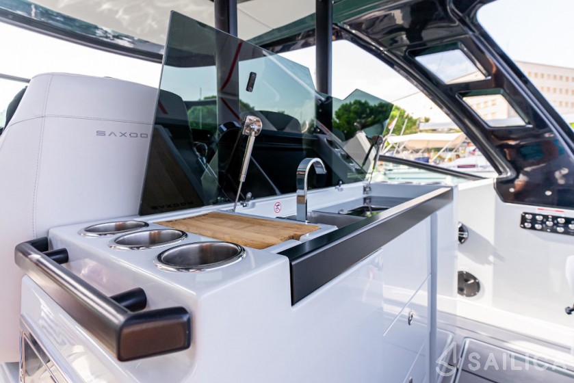 Saxdor 320 GTO - Yacht Charter Sailica