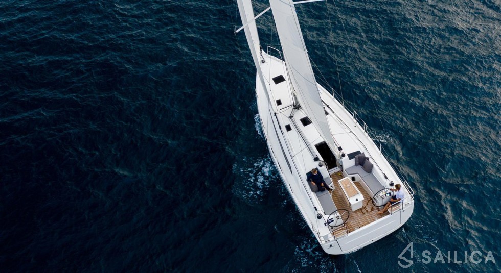 Oceanis 40 - Yacht Charter Sailica