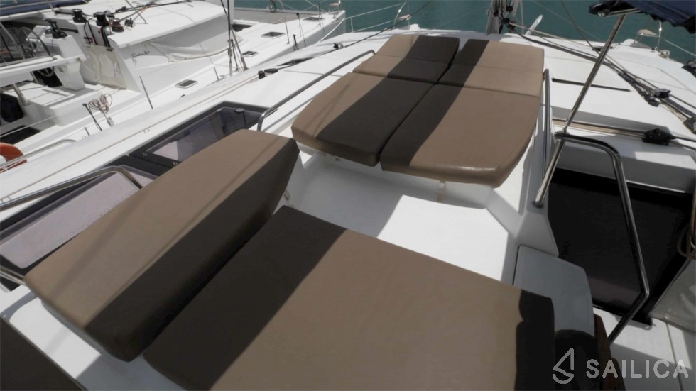 Helia 44 - Yacht Charter Sailica
