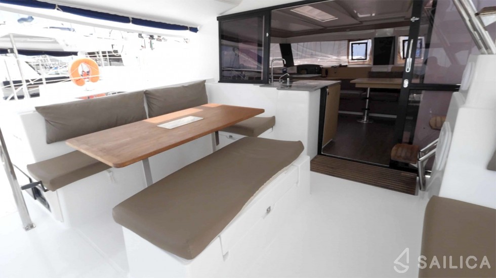 Helia 44 - Yacht Charter Sailica