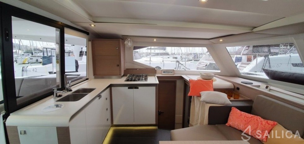 Isla 40 - Yacht Charter Sailica