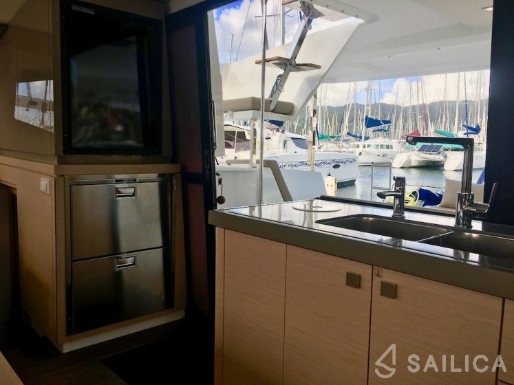 Lucia 40 - Yacht Charter Sailica