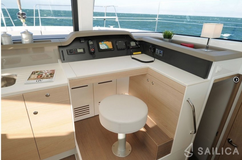 Bali 4.1 - Yacht Charter Sailica