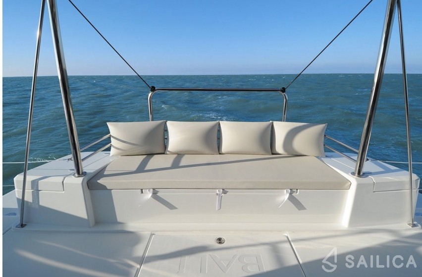 Bali 4.1 - Yacht Charter Sailica