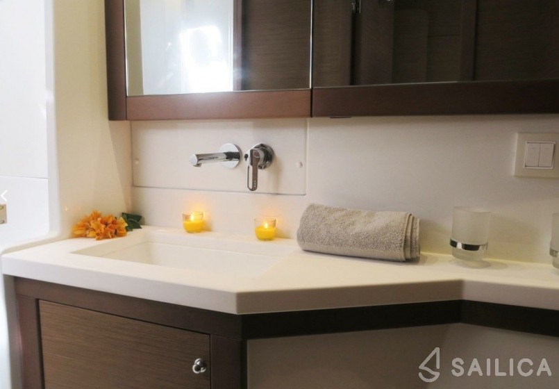 Lagoon 450 - Yacht Charter Sailica