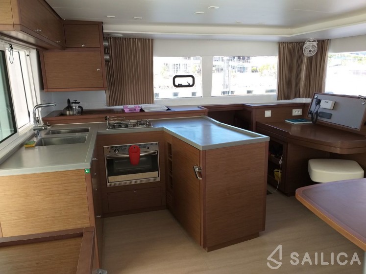 Lagoon 450 - Yacht Charter Sailica