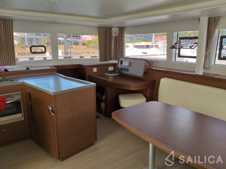 Lagoon 450 - Yacht Charter Sailica