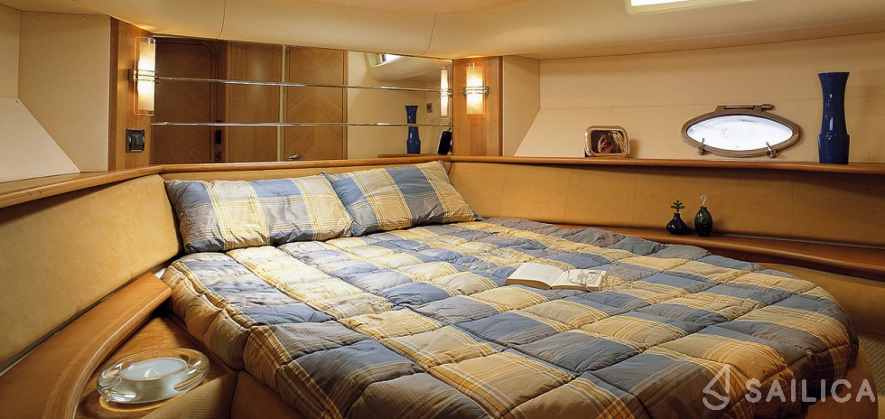 Azimut 46 - Yacht Charter Sailica